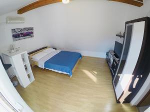 Posteľ alebo postele v izbe v ubytovaní Apartments Lopac Jadranovo