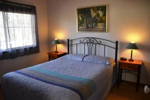 Кровать или кровати в номере Avoca Cottages VICTORIA