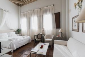 A bed or beds in a room at Palacio De Los Navas