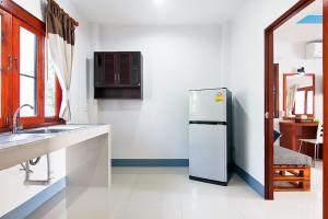 Kuchyň nebo kuchyňský kout v ubytování Breeze Bay Villa