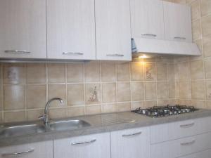 Kuchyňa alebo kuchynka v ubytovaní Palinuro casa vacanze "Donna Antonia"