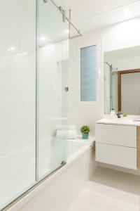 A bathroom at Center City Flats Még 12 kép