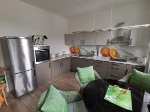 Una cocina o kitchenette en Wohnung am Stadtwald