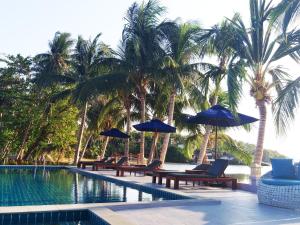 Poolen vid eller i närheten av Breeze Bay Villa