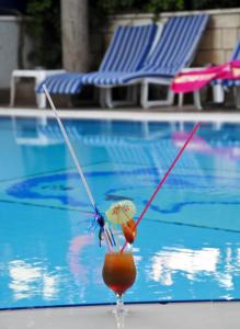 The swimming pool at or close to Kleopatra Micador Otel