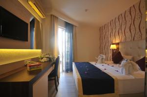 A bed or beds in a room at Kleopatra Micador Otel Még 37 kép