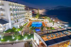 Bazén v ubytování Hotel Saranda Palace nebo v jeho okolí