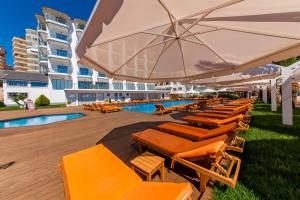 Bazén v ubytování Hotel Saranda Palace nebo v jeho okolí