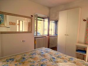 A bed or beds in a room at Maddalena House