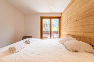 Apt. Grand Paradis B14 - Modern with Mont Blanc view客房内的一张或多张床位