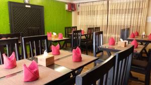 
A restaurant or other place to eat at Hotel Malla Inn
