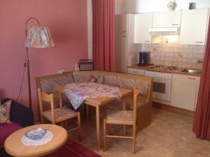 Zdjęcie z galerii obiektu Appartement Ria w mieście Bad Kleinkirchheim