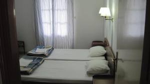 Postel nebo postele na pokoji v ubytování Tatsis Apartments