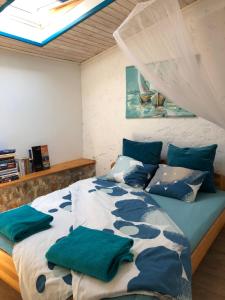 Postel nebo postele na pokoji v ubytování Summer Home in Krk Center "Casa Magdalena"