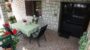 Patio alebo iná vonkajšia časť ubytovania Apartments Komel