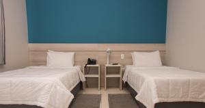 Uma cama ou camas num quarto em Nova Hotel