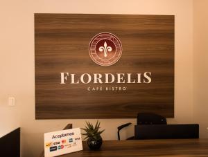 Um certificado, prémio, placa ou documento mostrado em Nova Hotel