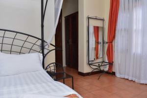 Postel nebo postele na pokoji v ubytování Rates Hotel Mbale