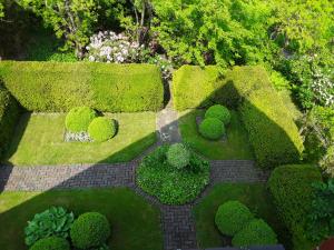 an aerial view of a garden with bushes and trees at Gästehaus am Alten Hafen in Jork