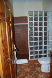 Ένα μπάνιο στο Villa Vista Verde Ground Floor Home, Save Hundreds on your trip, Reduced Prices on Tours