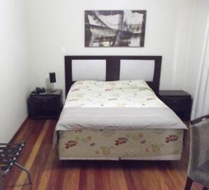 Łóżko lub łóżka w pokoju w obiekcie Hotel Acrópolis