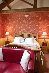 
A bed or beds in a room at The Dog and Partridge
