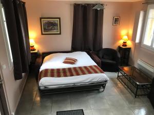 
Cama o camas de una habitación en HÔTEL LES IRIS
