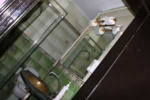 A bathroom at Wake Up! Cairo Hostel