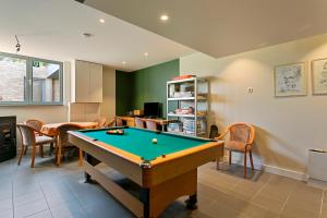 a billiard room with a pool table in it at René in Lichtervelde