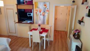 a small kitchen with a table and chairs in a room at Bonito piso en centro de Salou - Port Aventura in Salou