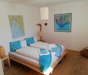 a living room with a couch with blue pillows at Ca' Flora in Nerezine