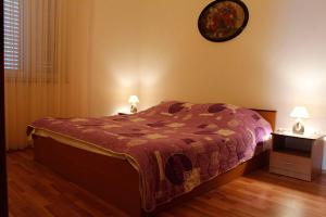 Säng eller sängar i ett rum på Apartmani Željko