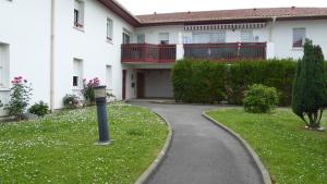 een loopbrug voor een huis bij Bidasoa con vistas in Hendaye