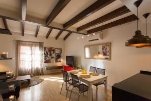 A seating area at POC A POC SUITES