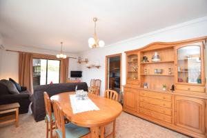Μια τηλεόραση ή/και κέντρο ψυχαγωγίας στο 145 Casa Ca Na Coloma ETV5130 by Mallorca Charme