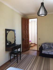Cozy Guest House in Old Batumi客房内的一张或多张床位