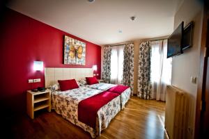 Gallery image of Hotel Condes de Castilla in Segovia +22 photos