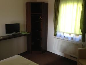 TV a/nebo společenská místnost v ubytování Motel R10