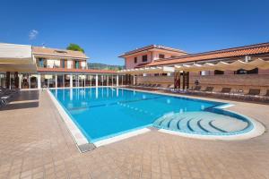Bazén v ubytování La Terra Dei Sogni Country Hotel nebo v jeho okolí