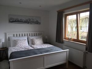 Rúm í herbergi á Apartment Hahnenkammblick
