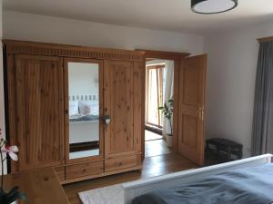 Rúm í herbergi á Apartment Hahnenkammblick