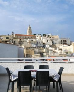 a table and chairs with a view of a city at B&B Monsignore in Vieste