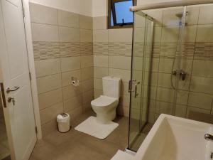 Koupelna v ubytování Luxury Cosy Guesthouse + 12 fotografií