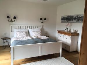 Rúm í herbergi á Apartment Hahnenkammblick