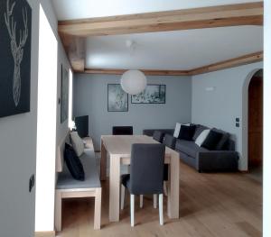 Posedenie v ubytovaní Casa Zone
