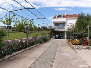 Photo de la galerie de l'établissement Apartments Marina, à Sveti Filip i Jakov