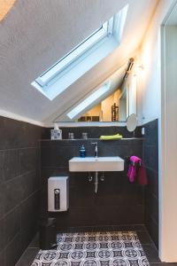 a bathroom with a sink and a mirror at HAUS RHEINLEBEN in Boppard