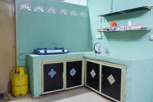 a kitchen with a counter in a room at Homestay Tok Abah Kuala Rompin 1 Bilik Tidur in Kuala Rompin