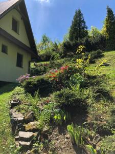 Vonkajšia záhrada v ubytovaní Mountain Cottage Lubomierz