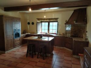 Køkken eller tekøkken på Casa rural con piscina, Cedeira, San Román